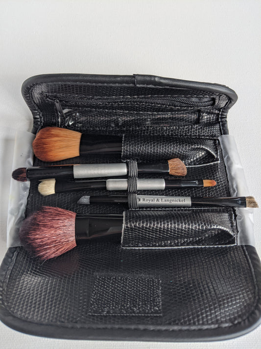 Compact Travel Brush Kit